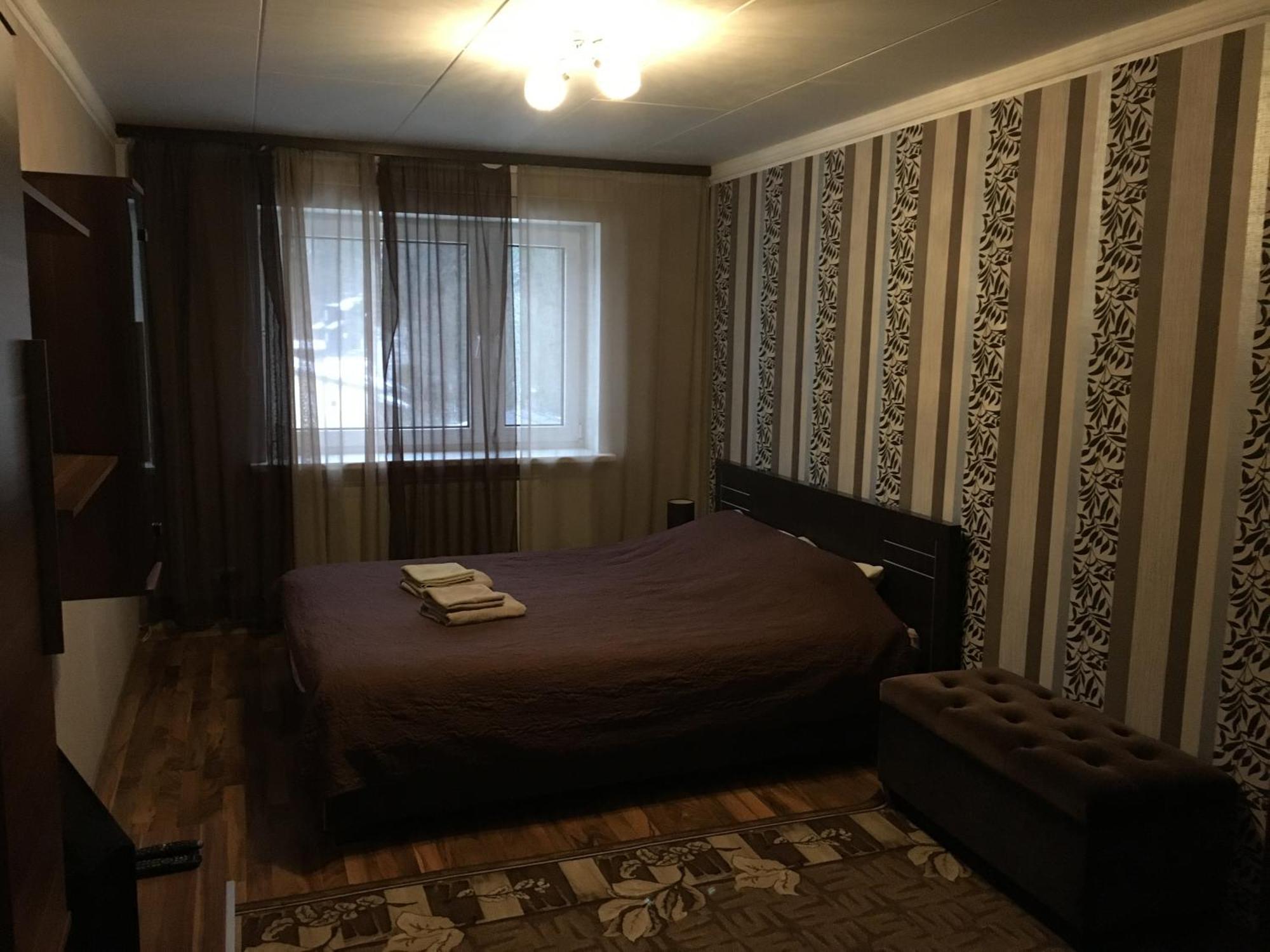 Lee Apartment *